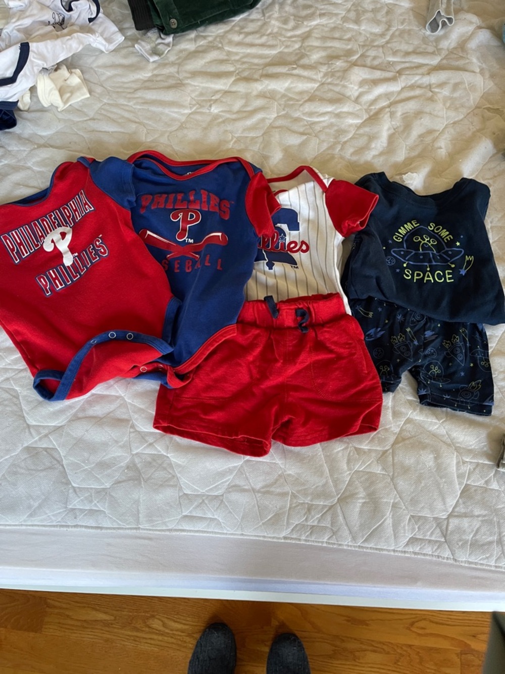Philadelphia Phillies Baby Outfit Set - Red, Navy, White